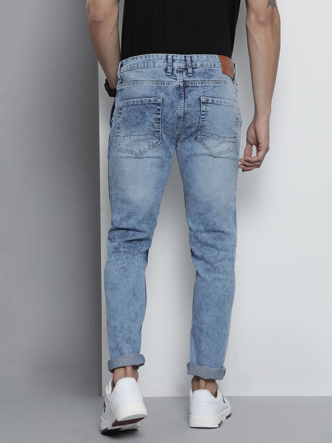 The Indian Garage Co Men Blue Slim Fit Low Distress Light Fade Stretchable Jeans