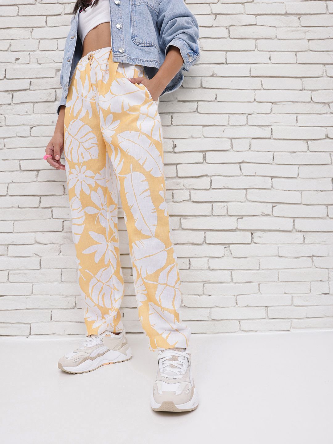 DressBerry Women Sunny Vibe Tropical Printed Pleated Trousers