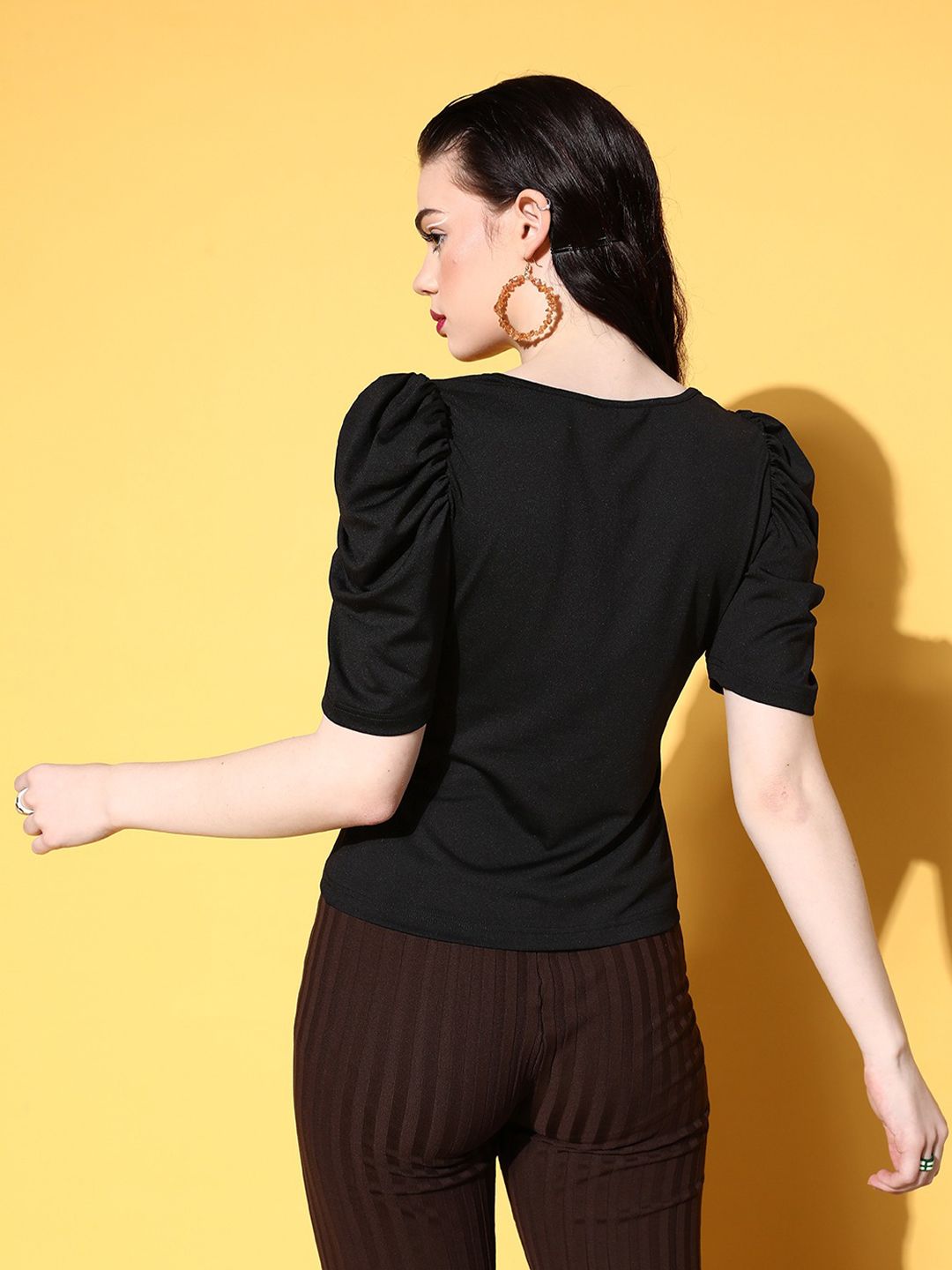 Berrylush Black Solid Sweetheart Neck Puff Sleeves Top