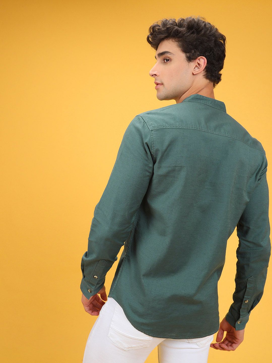 The Indian Garage Co Men Green Solid Casual Shirt