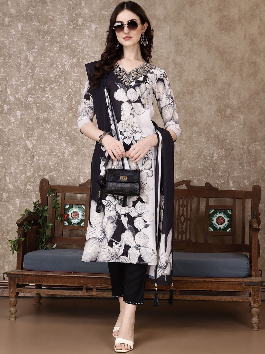 KALINI Women Floral Embroidered Regular Thread Work Kurta Trousers With Dupatta