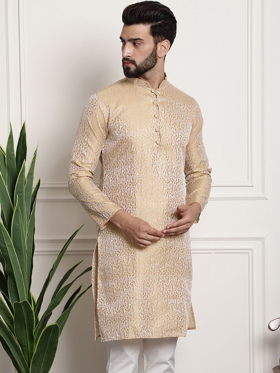 SOJANYA Men Gold-Toned & Cream-Coloured Ethnic Motifs Jacquard Kurta