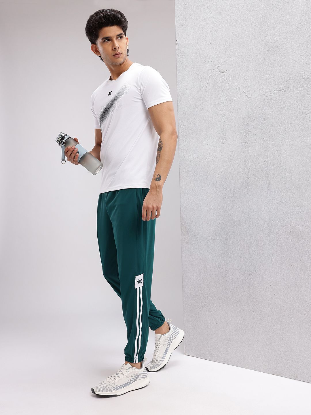 HRX by Hrithik Roshan Men Side Stripes Rapid-Dry Training Joggers