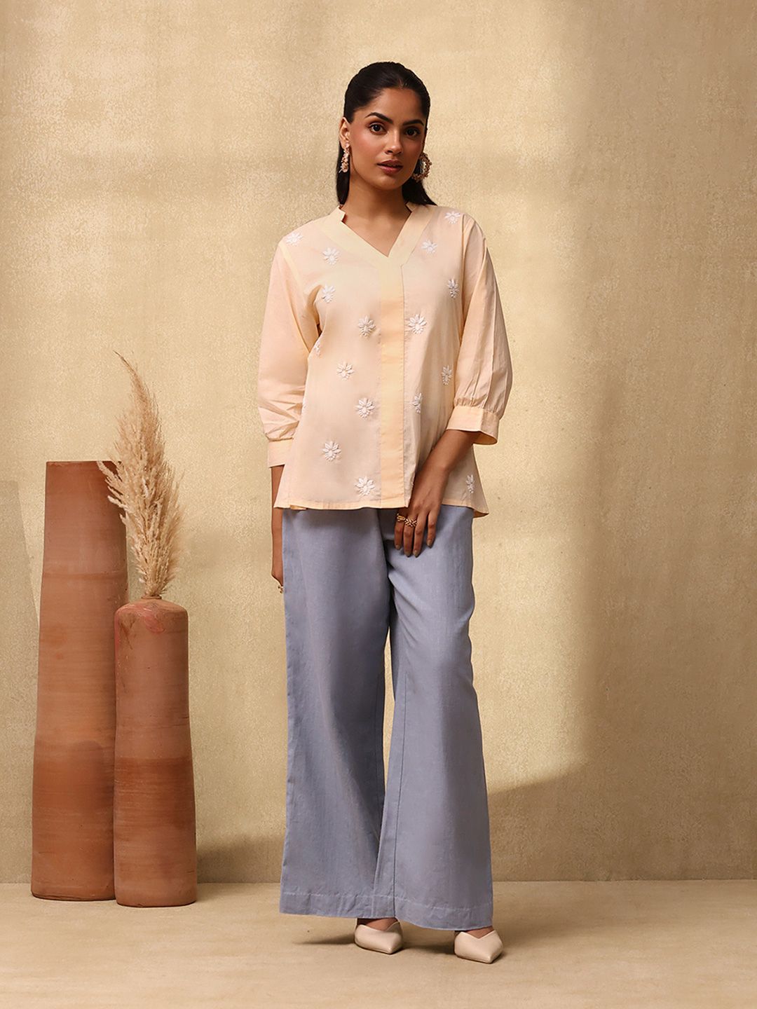 Rumah Chikankari Wanita Beige Cotton Chikankari Bordir Top