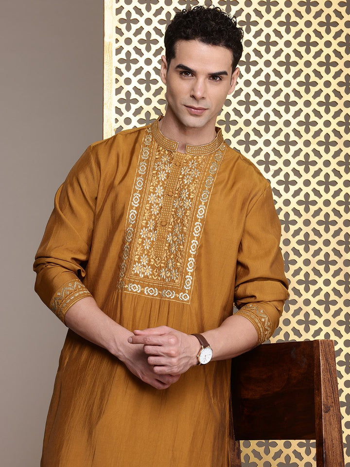 House of Pataudi Floral Yoke Design Mandarin Collar Thread Work Jashn Kurta