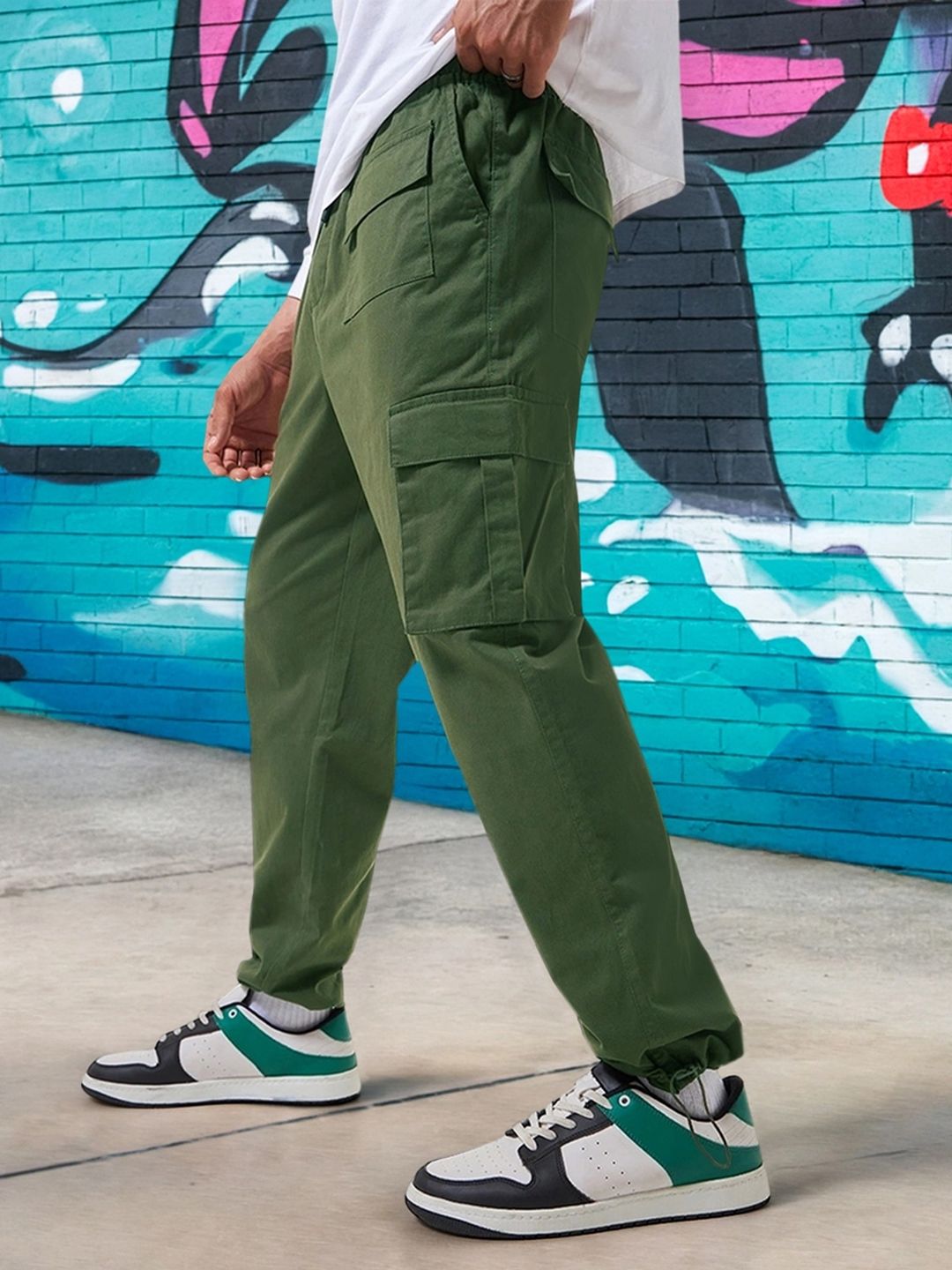 Bewakoof Men Baggy Oversized Cargo Parachute Pants