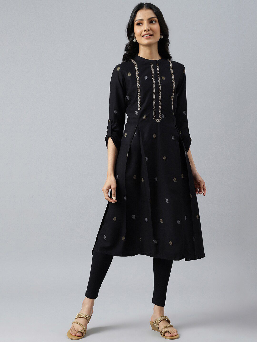 W Women Black Geometric Embroidered Thread Work Kurta