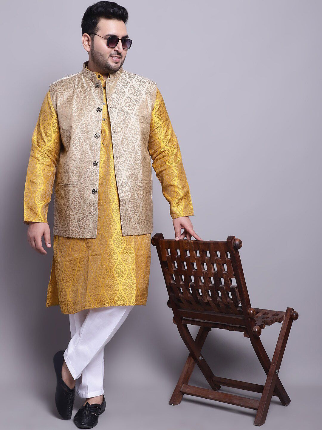 SOJANYA PLUS Motif Etnik Rekaan Tenunan Kurta Biasa Dengan Baju Tidur & Jaket Nehru