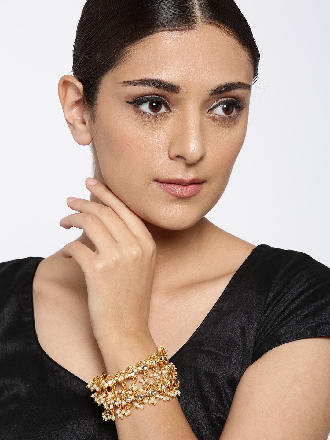 Set priyaasi dari 2 gegelung buatan tangan Kundan yang berlapis emas