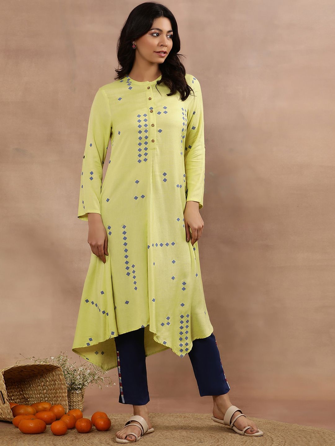 W Geometric Printed Regular Kurta with Trousers