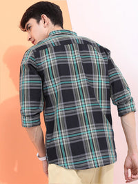 Highlander Men Black & Green Slim Fit Contoh Kasual