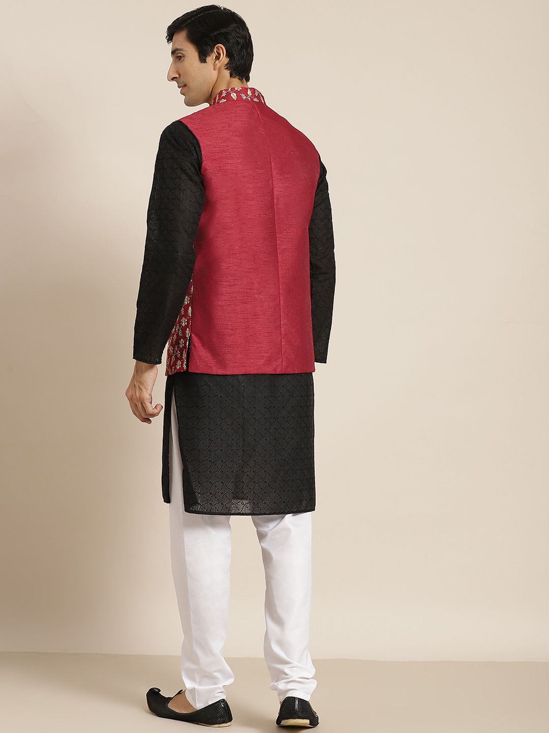 SOJANYA Lelaki Black Chikankari Pure Cotton Kurta with Churidar & Nehru Jacket