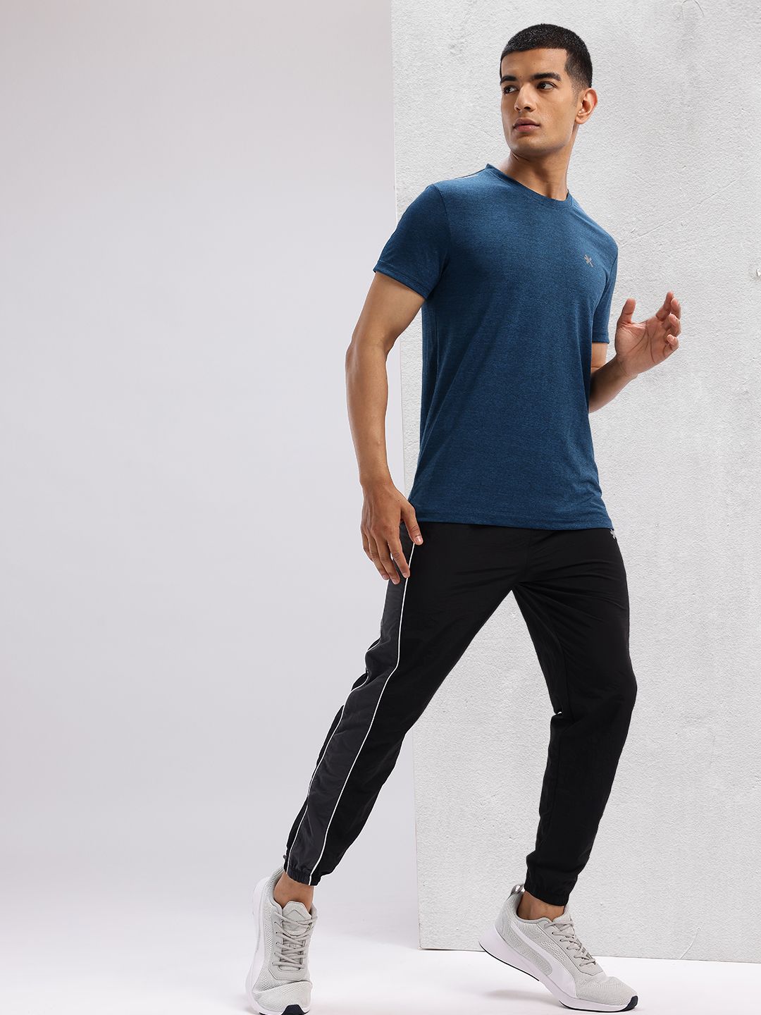 HRX by Hrithik Roshan Men Contrast Stitching Mid-Rise Rapid-Dry Running Joggers