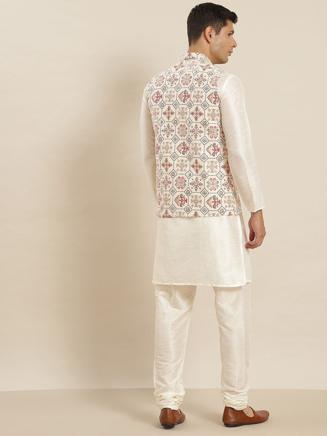 SOJANYA Men White Kurta with Churidar & Nehru Jacket