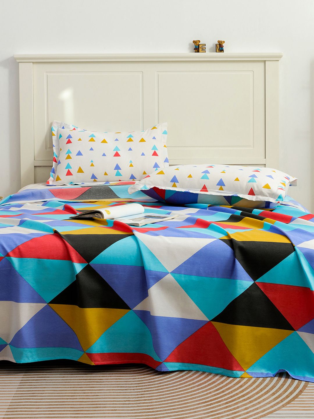 Story@home Blue White Floral Cotton 144 TC Queen Bedsheet With 2 Pillow Covers
