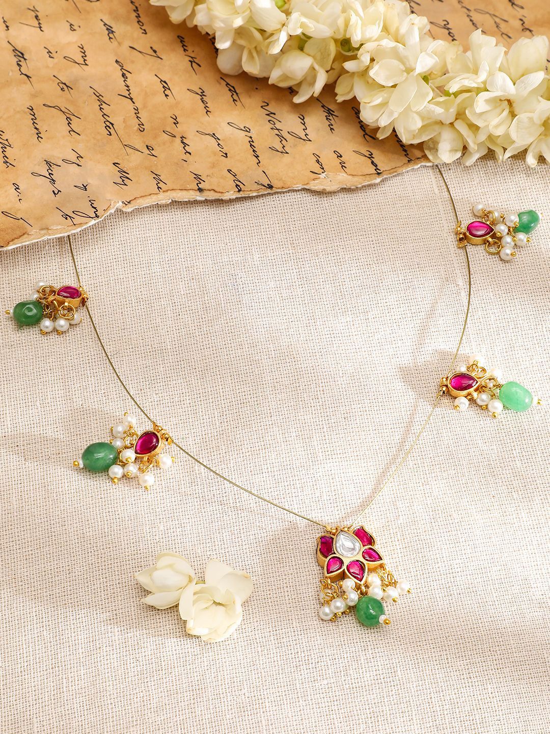 Rubans 18K berlapis emas Ruby Pink & Emerald Green Kundan Kalung yang disemat dengan aksen mutiara