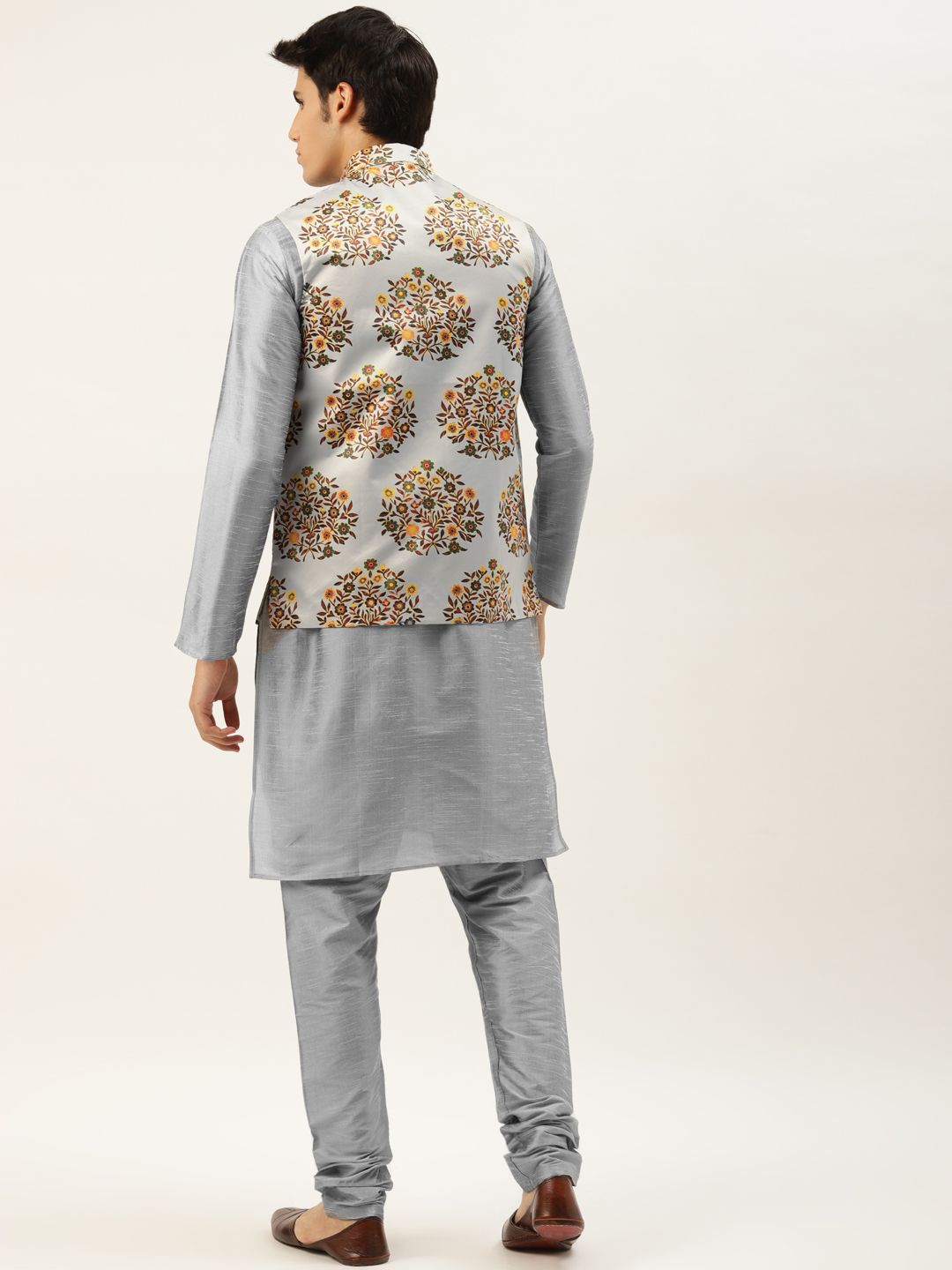 SOJANYA Men Grey Solid Kurta Set With Printed Jacket