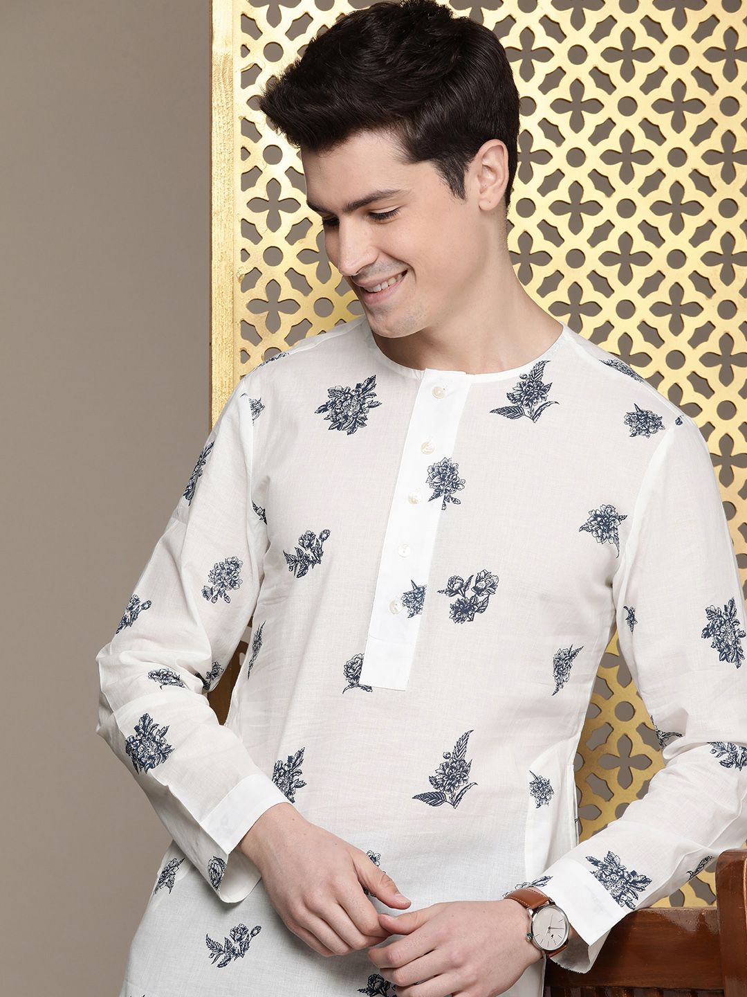 House of Pataudi Men Floral Printed Regular Pure Cotton Jashn Kurta with Trousers