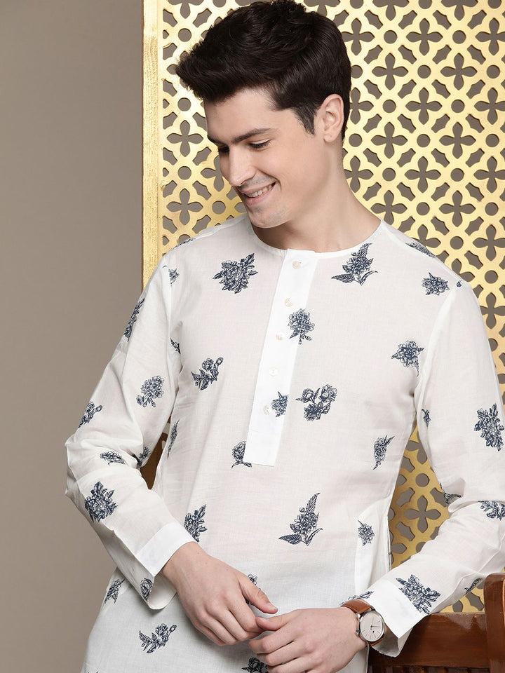House of Pataudi Men Floral Printed Regular Pure Cotton Jashn Kurta with Trousers
