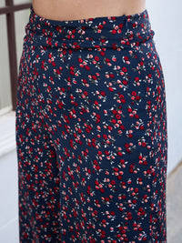 Berrylush Navy Blue & Red Floral Printed Crop Top with Trousers