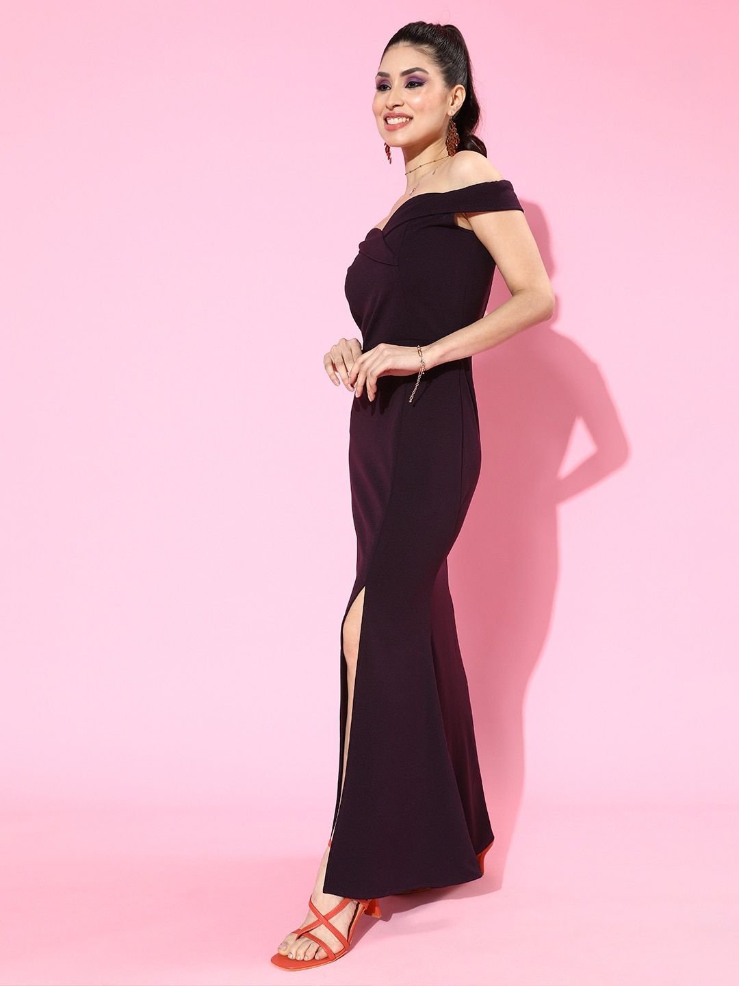 Athena Women Deep Burgundy Solid Sweetheart Neck Dress