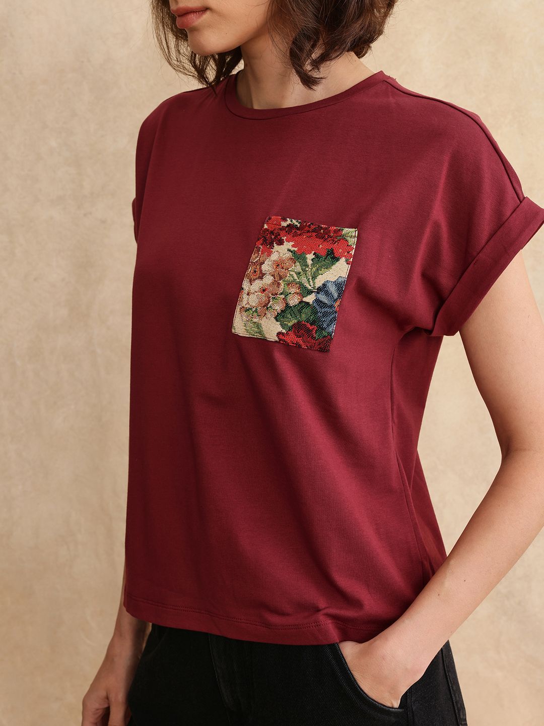 T-Shirt Poket Wanita yang Rareism Printed