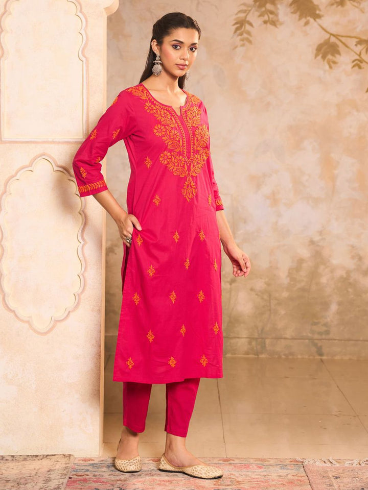Rumah Wanita Chikankari Magenta Cotton Chikankari Sulam Kurta