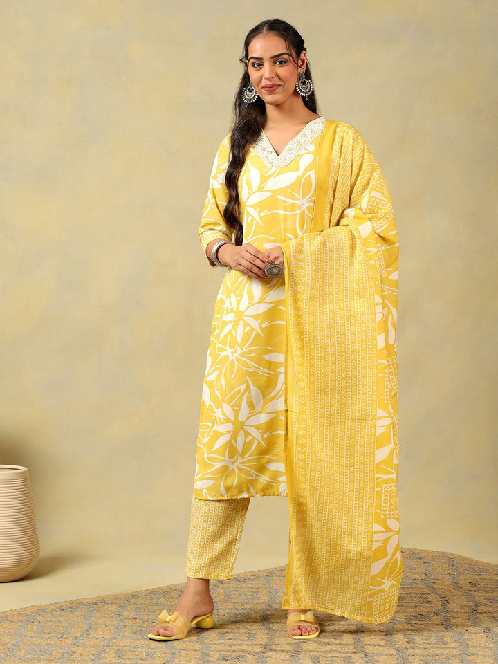 Mamicha Women Floral Printed Regular Thread Work Pure Cotton Kurta with Trousers & With Dupatta