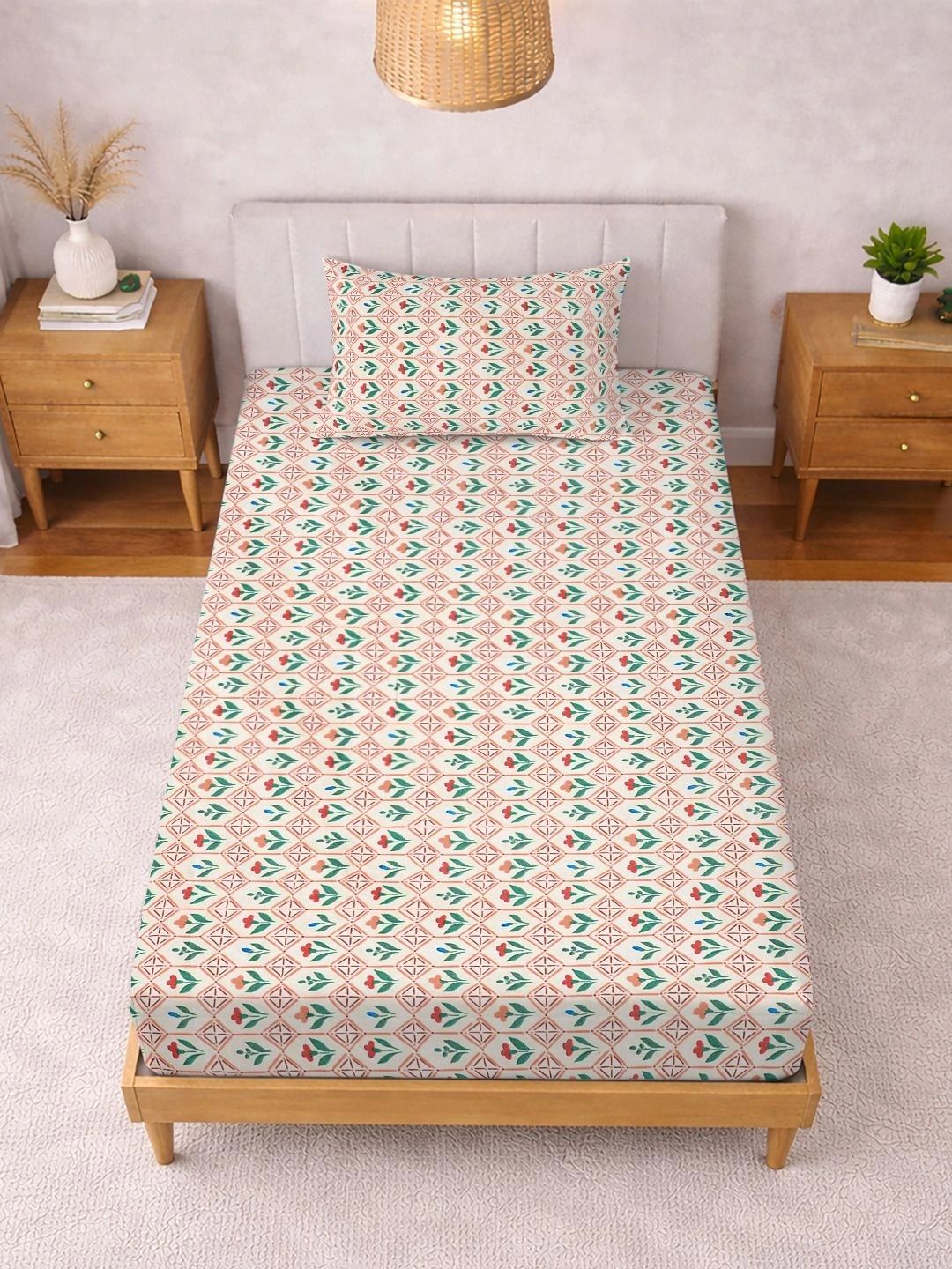 Myntra Elegant Homes Floral 300 TC Cadar Bujang Berwarna Krim dengan 1 Sarung Bantal