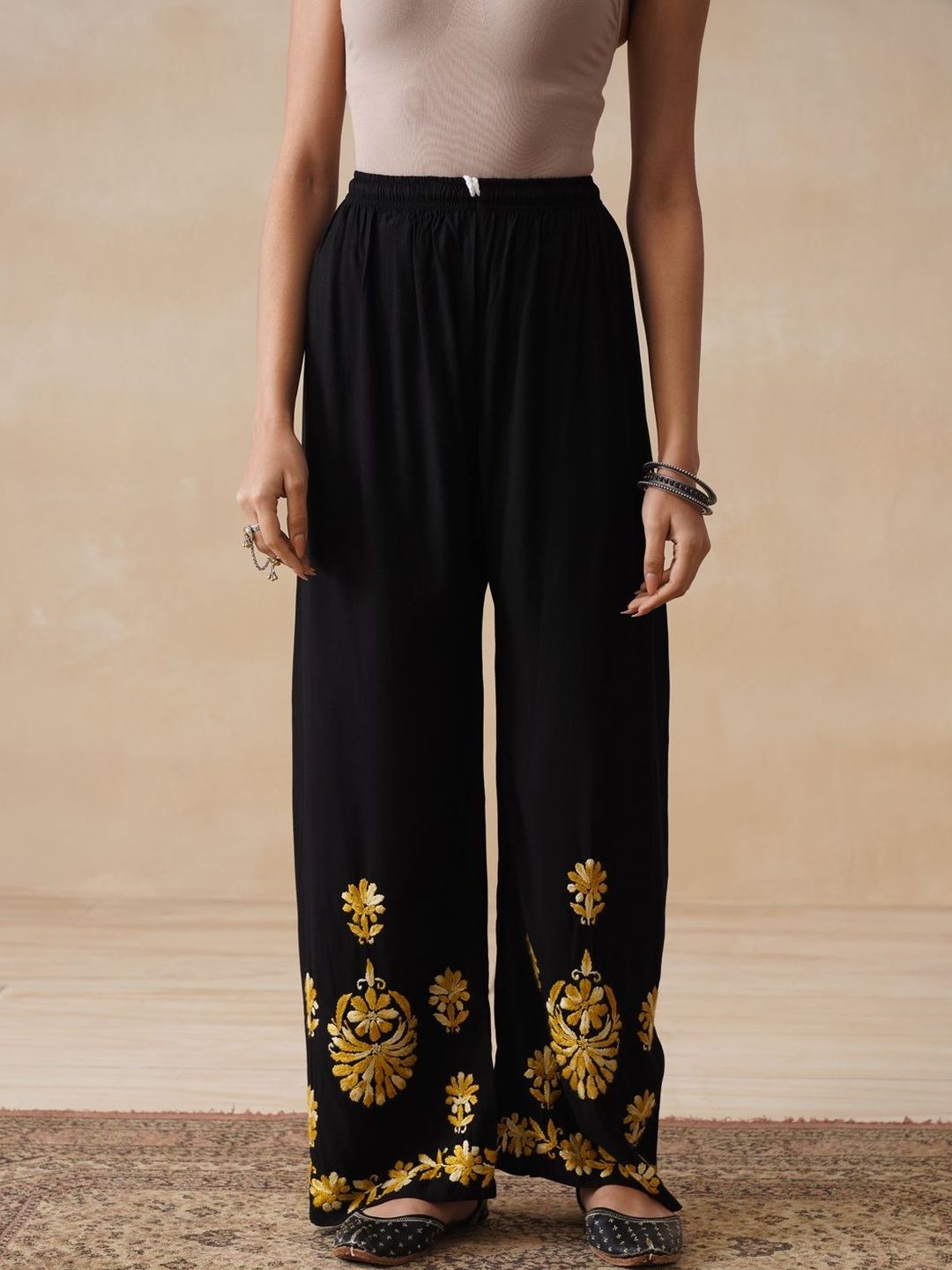 Set Seluar Kurta Motif Etnik Bersulam House of Chikankari