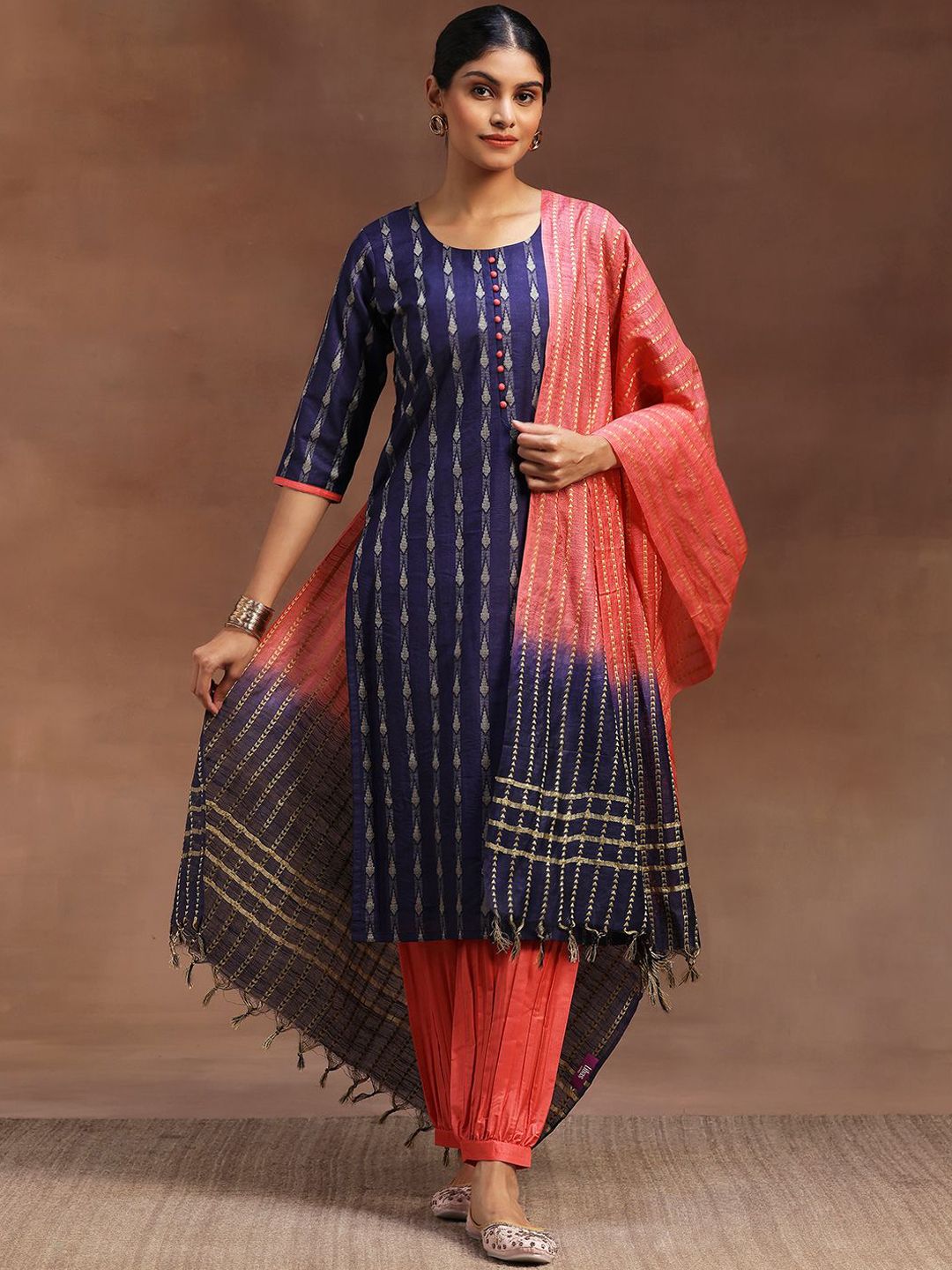 Motif Etnik Libas Tenunan Rekaan Kurta Lurus dengan Salwar & Dupatta