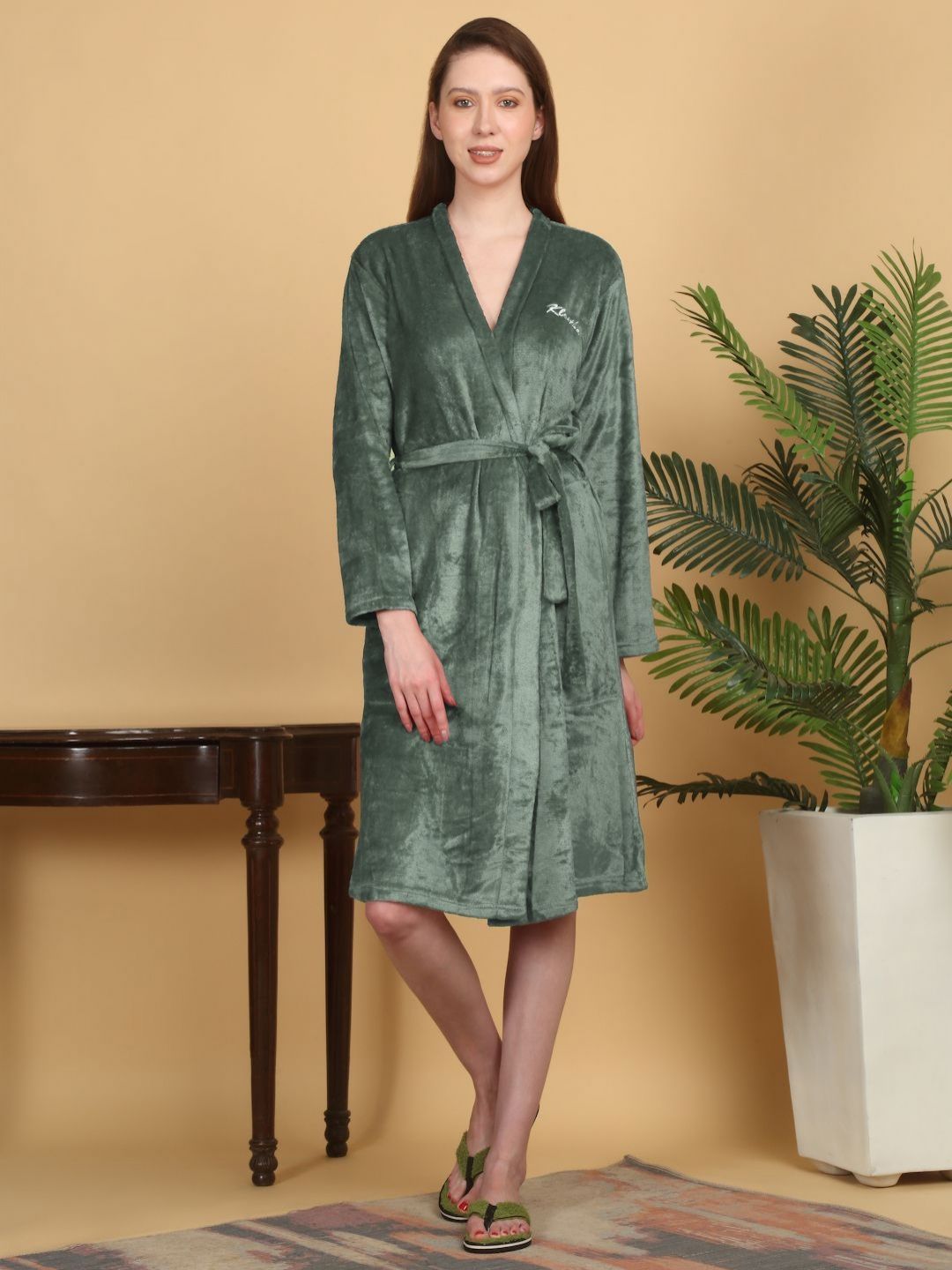 KLOTTHE Green Woollen Full Sleeves Bath Robe With Belt