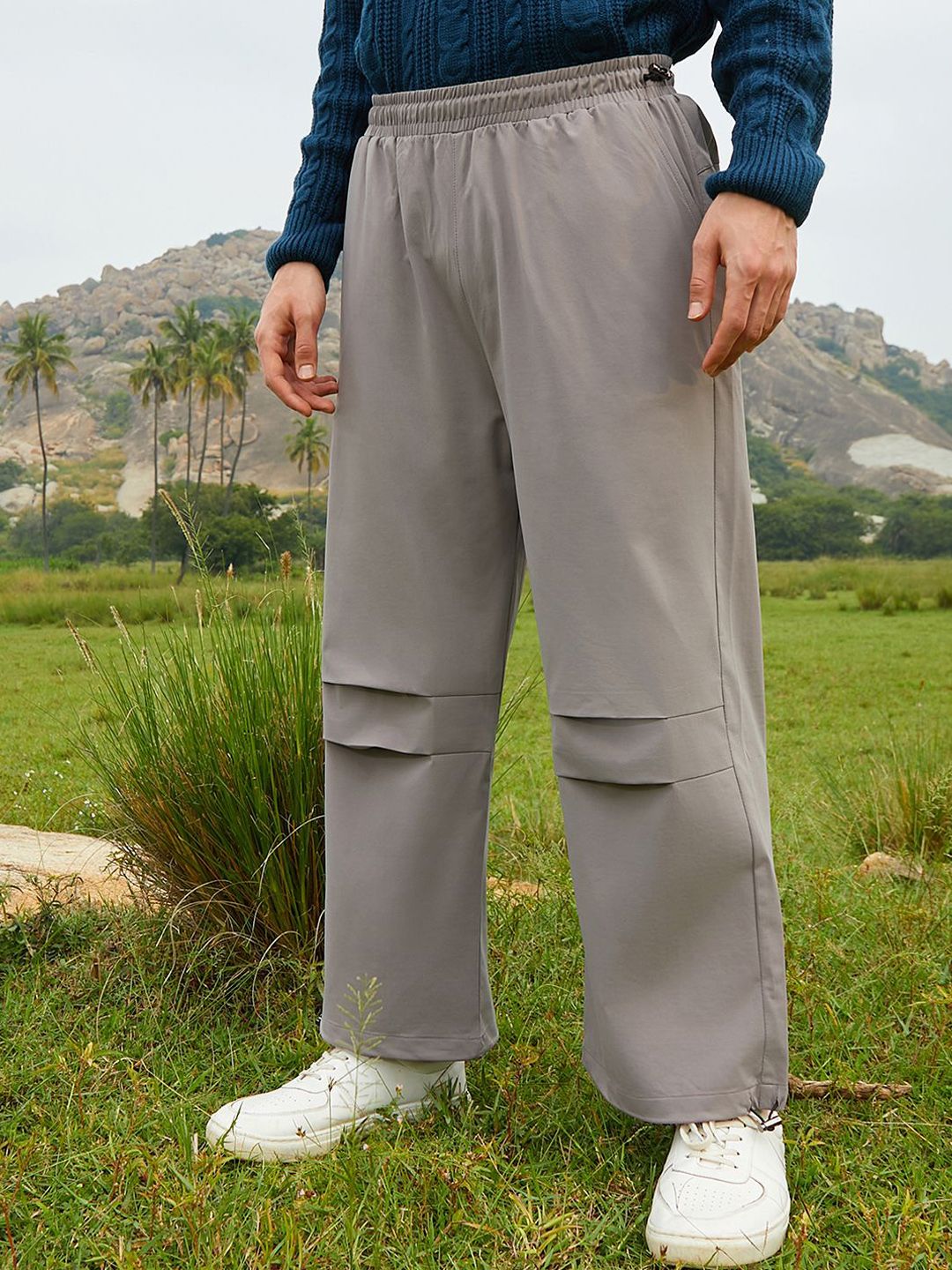 Campus Sutra Men Comfort Mid-Rise Loose Fit Cargos