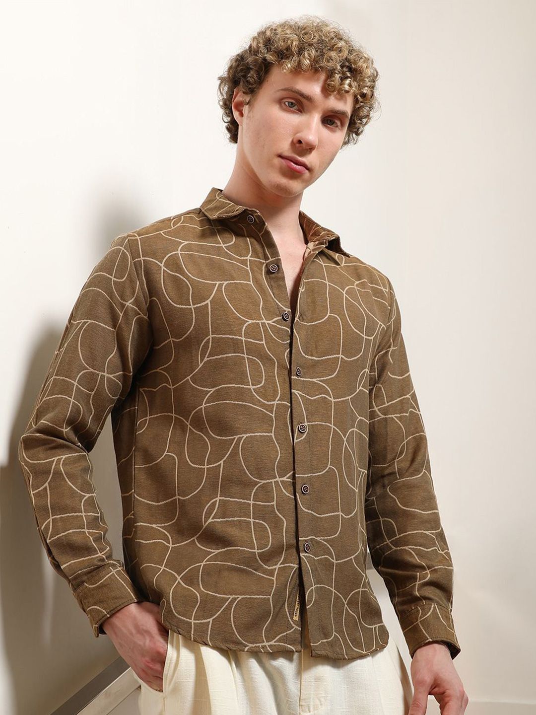 Campus Sutra Men Comfort Fit Abstract Printed Spread Collar Cotton Casual Shirt