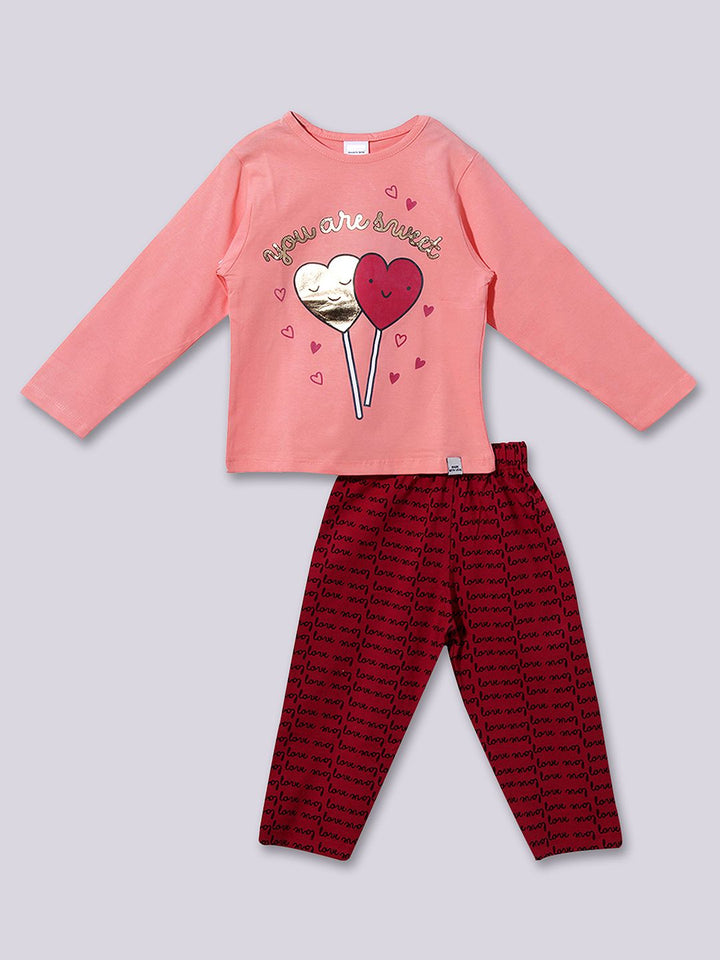 Moms Love Girls Printed T-Shirt With Trousers