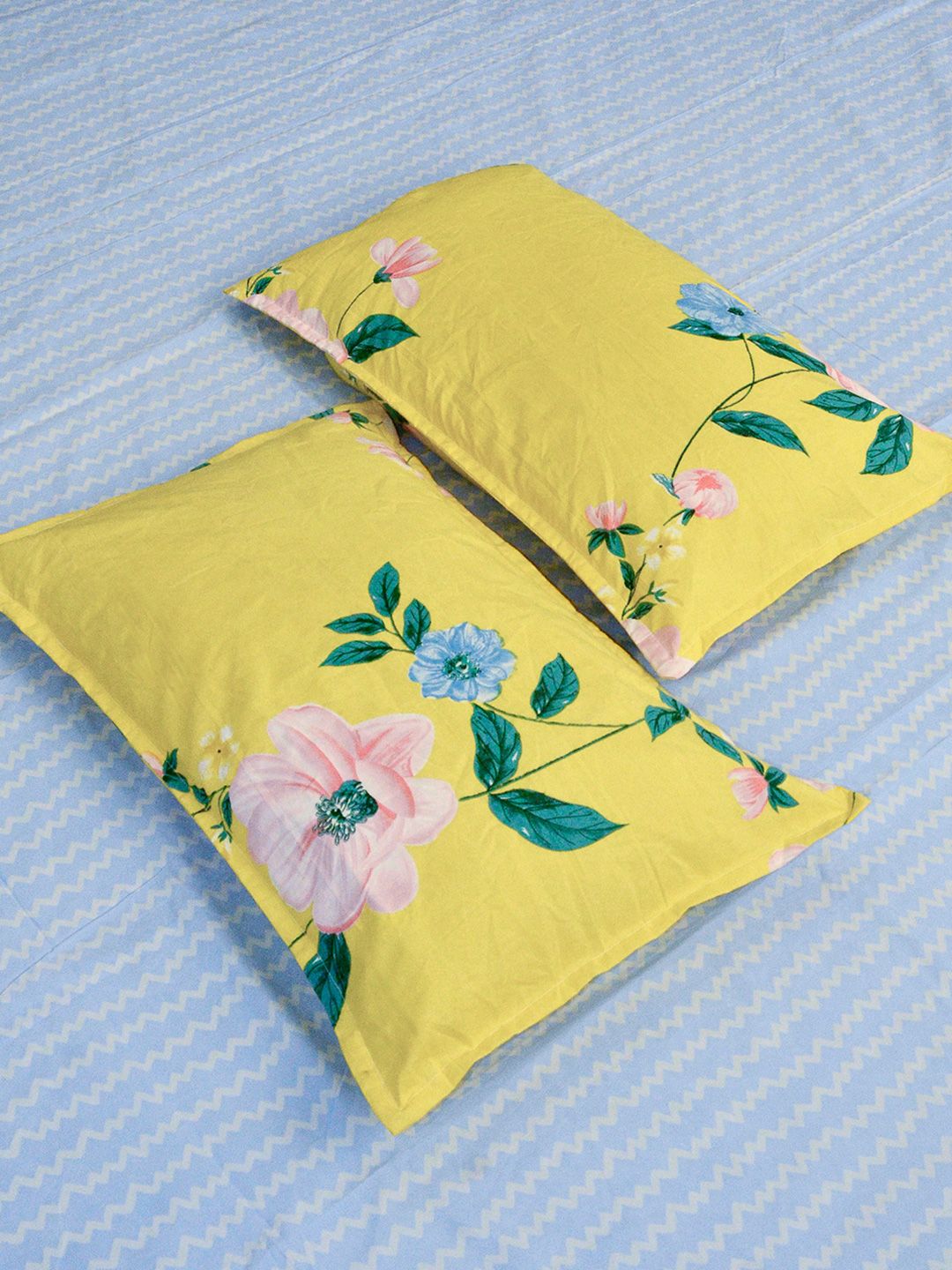 KLOTTHE Blue Striped Printed Fitted 300 TC King Fine Bedsheet With 2 Pillow Covers