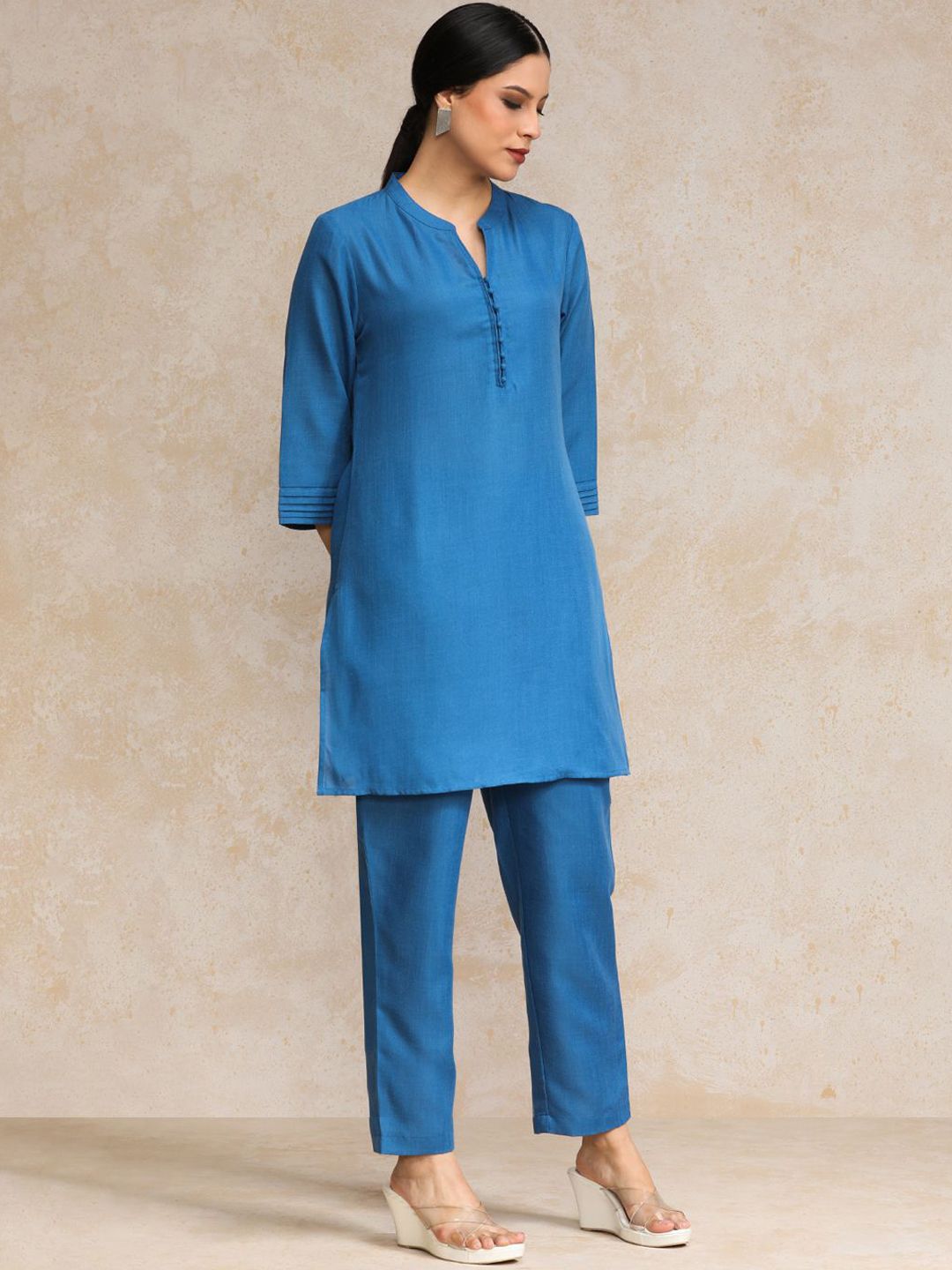 Varanga Women Mandarin Collar Flared Sleeve Kurta With Trouser