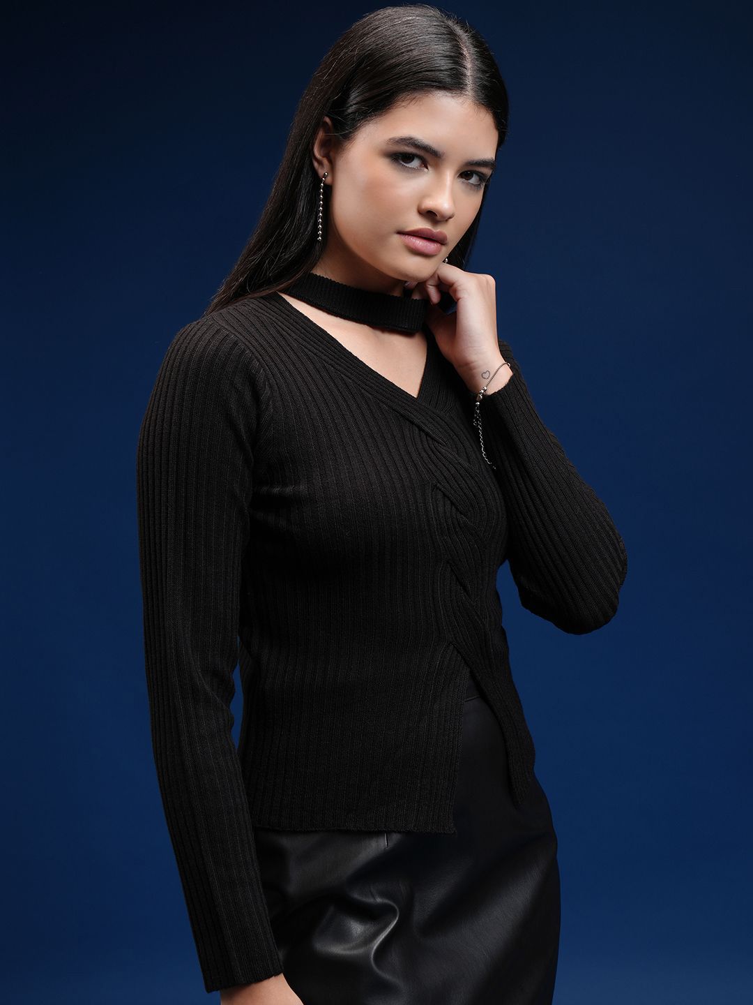 Tokyo Talkies Women V-Neck Pullover Sweaters