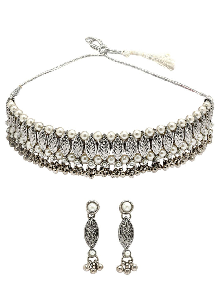 Karatcart Reka bentuk daun teroksida perak Kundan Kundan Studded & Beaded Choker Jewellery Set