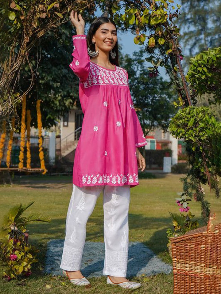 HOUSE OF KARI Floral Embroidered Round Neck Chikankari Pure Cotton Short Kurta