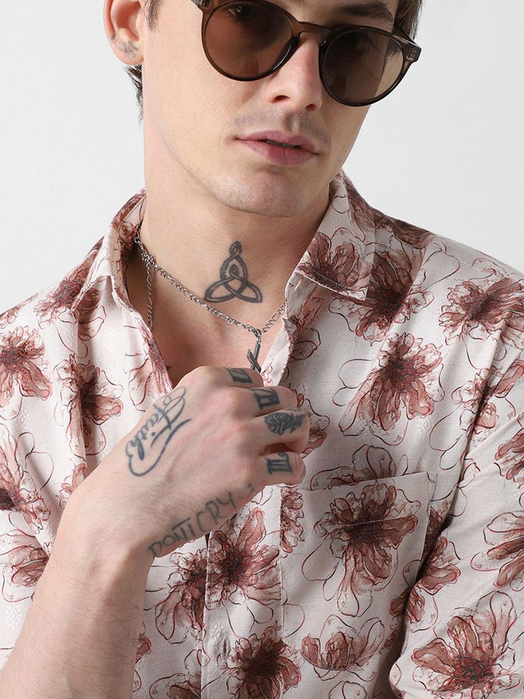 VASTRADO Men Classic Slim Fit Floral Opaque Printed Casual Shirt