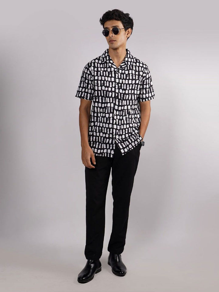 Baju Kasual Kapas Kolar Cuba Eszett Bercetak Abstrak