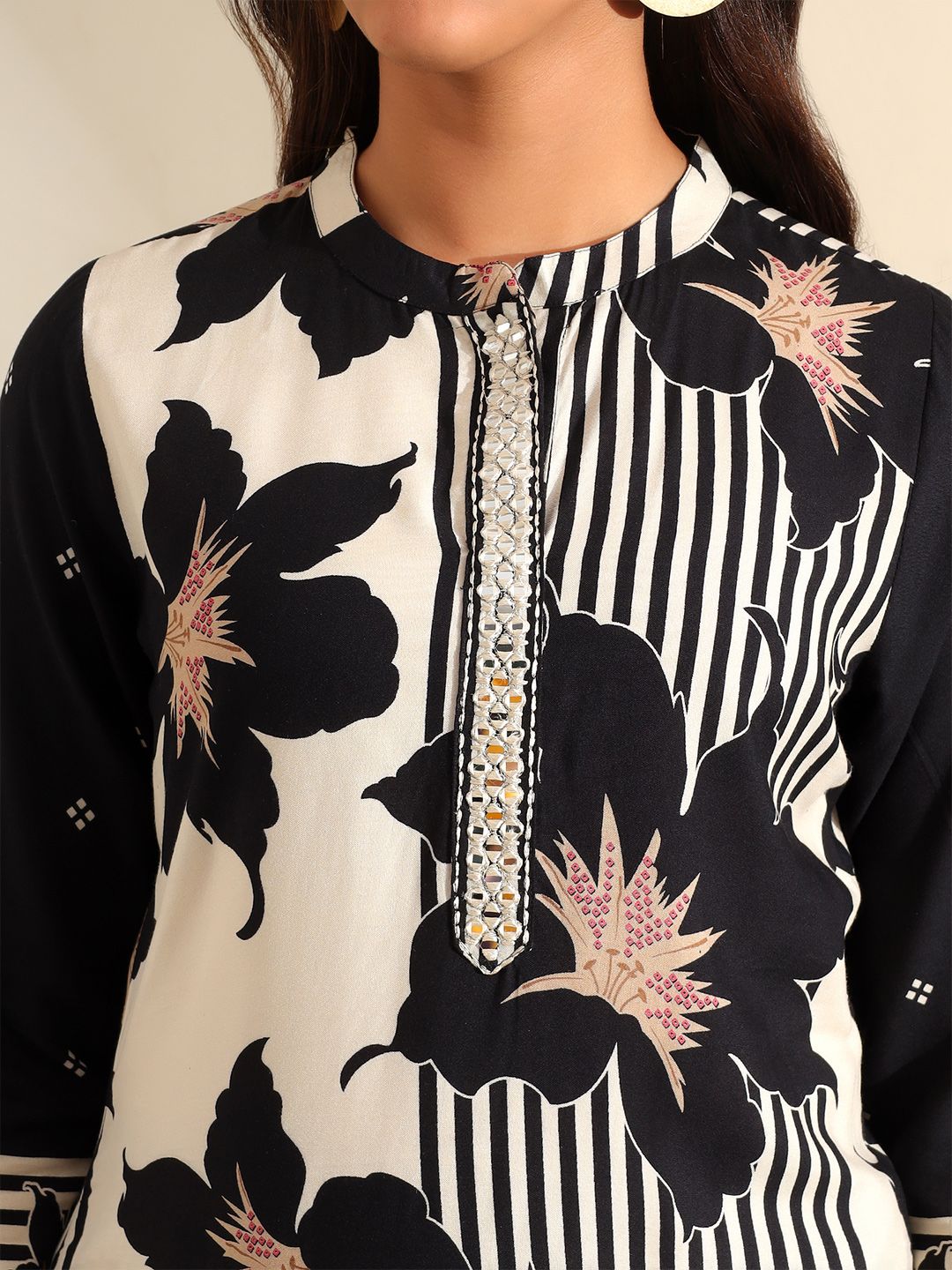 Mamicha Women Floral Printed Regular Beads and Stones Pure Cotton Kurta with Palazzos