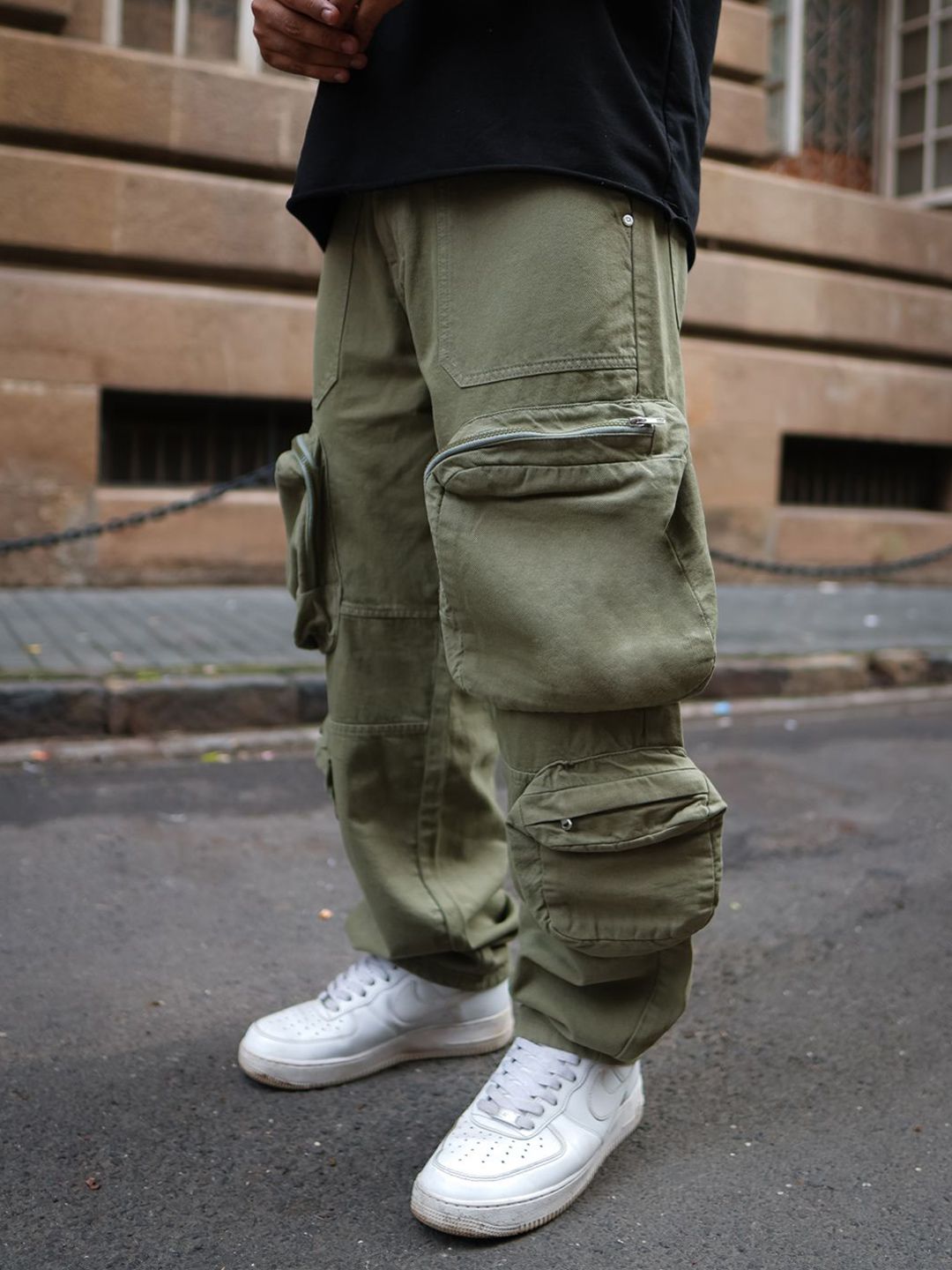 Powerlook Men Cotton Mid-Rise Baggy Fit Cargo Trousers