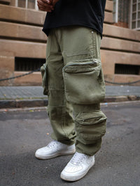 Powerlook Men Cotton Mid-Rise Baggy Fit Cargo Trousers