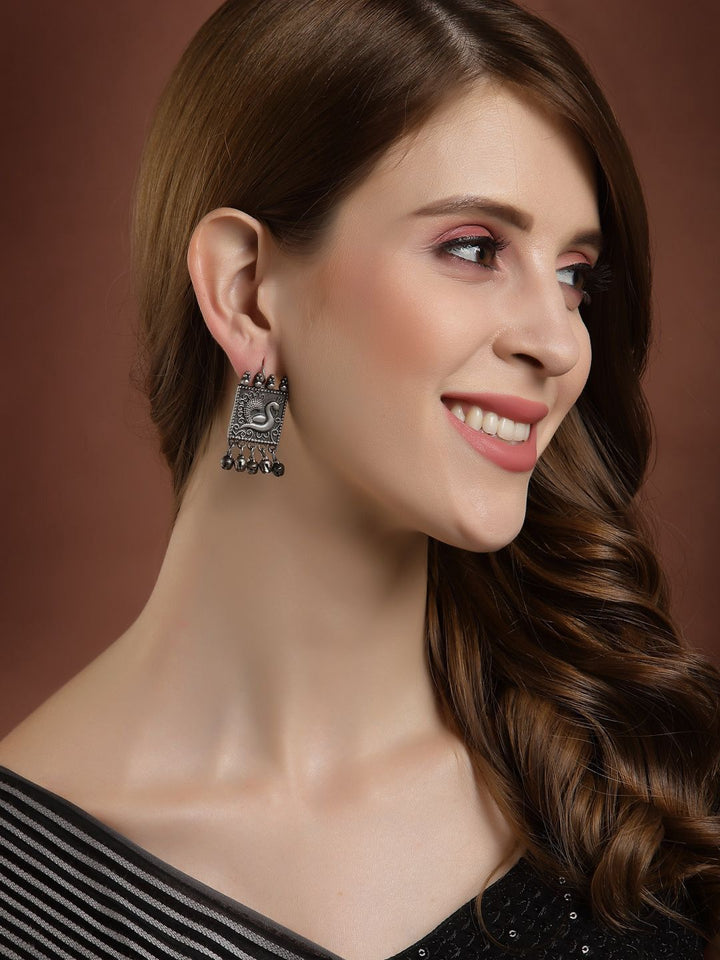 Anting-anting Jatuh Kontemporari Anouk Bersalut Perak Cubic Zirconia Manik