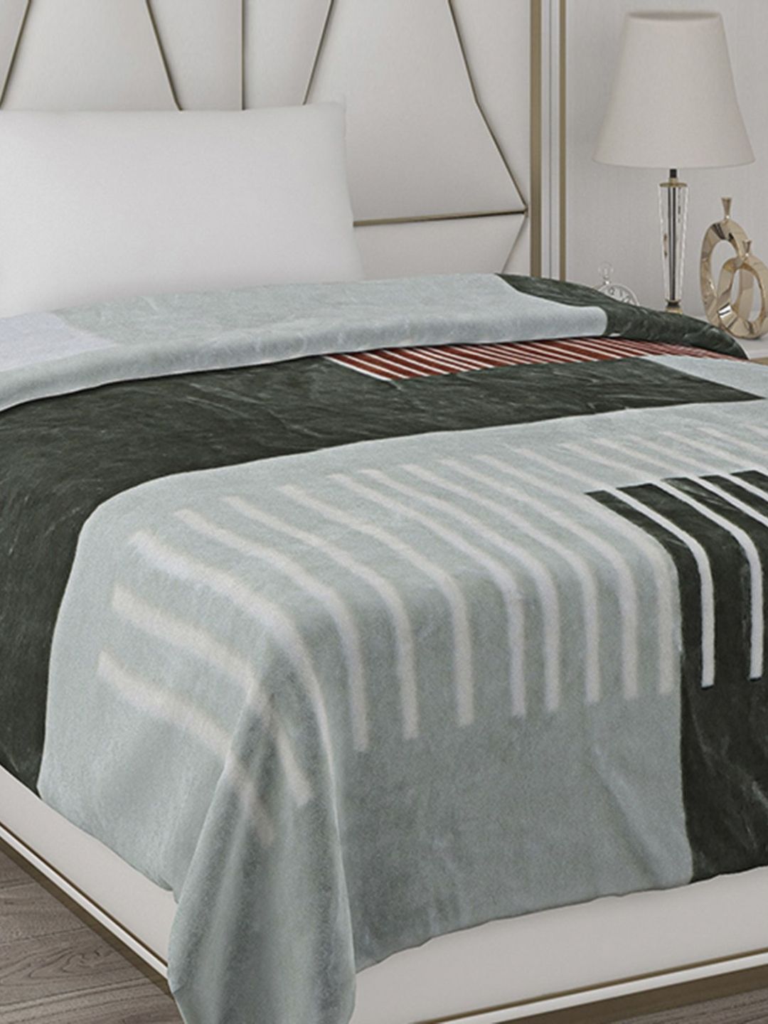 Monte Carlo White & Green Abstract Printed Mild Winter 500 GSM Single Bed Blanket