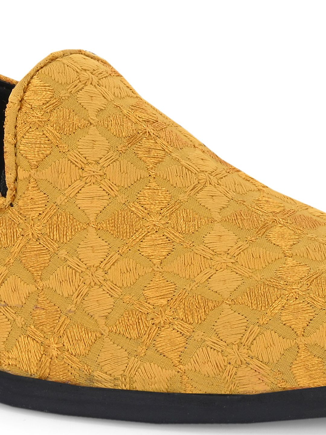 House of Pataudi Men Embroidered Ethnic Embellished Mojaris