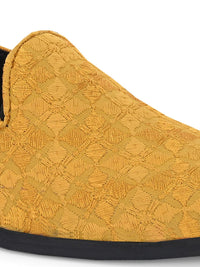 House of Pataudi Men Embroidered Ethnic Embellished Mojaris