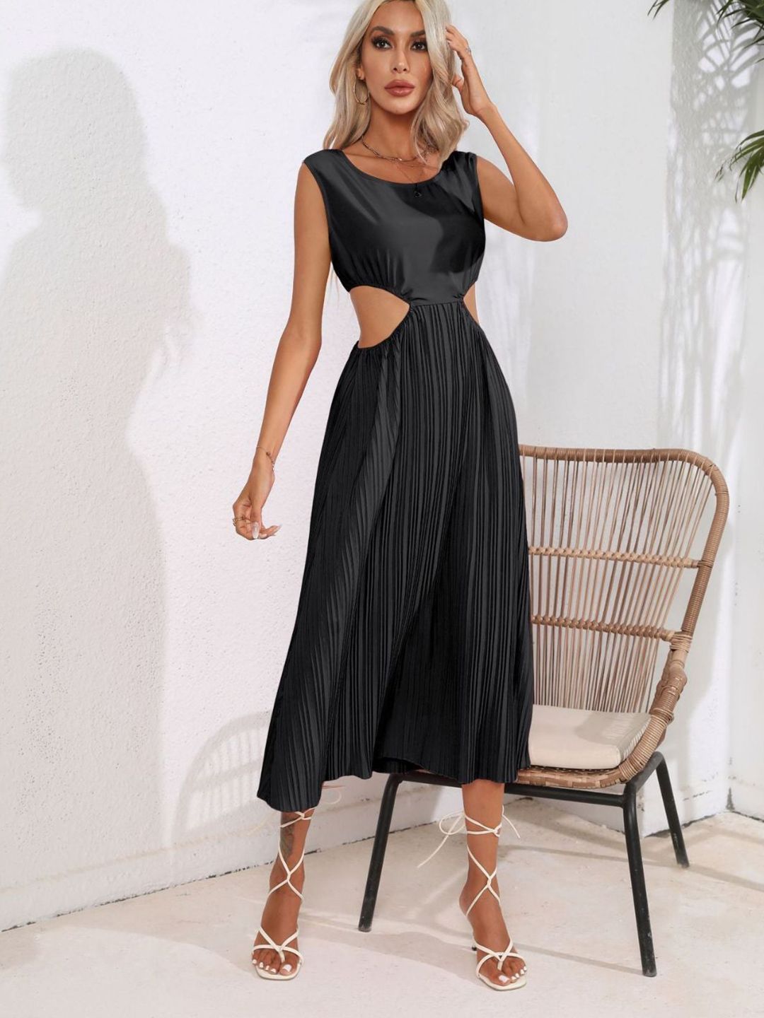 DressBerry Round Neck Cut-Outs Midi Dress